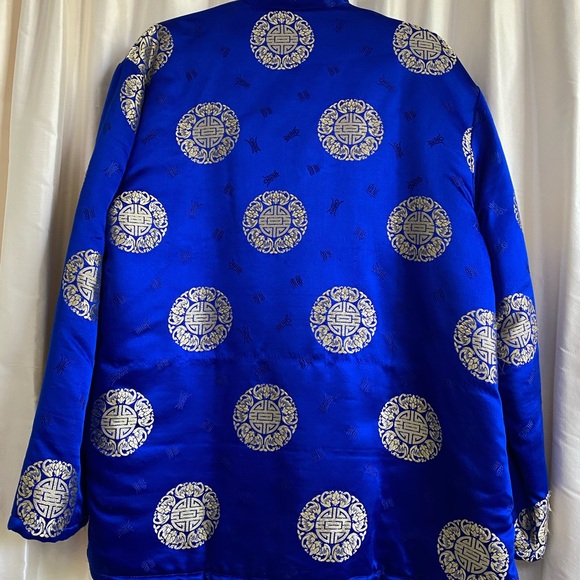 100% Silk jacket.  Quilted inside.  Pocket… - Picture 10 of 13